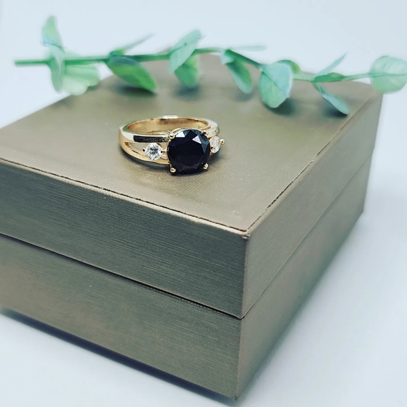 Black Rhinestones ring - Picture 2 of 3